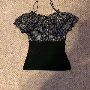 Really cute juniors top.